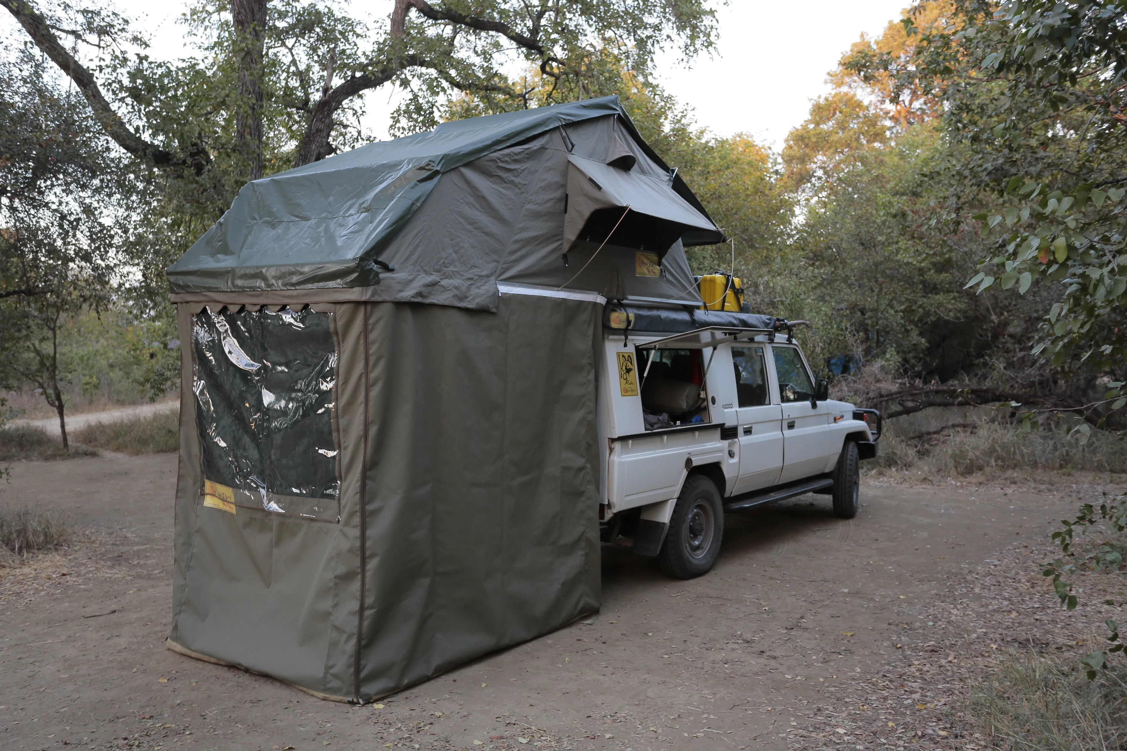 EEZI-AWN |  XKLUSIV Roof Top Tent